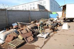 Старые чугунные ванны и радиаторы